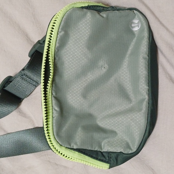 Lululemon Everywhere Belt Bag 1L LW9DOCS - Picture 1 of 8